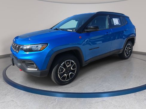 Used 2024 Jeep Compass Trailhawk AWD/4WD image 1