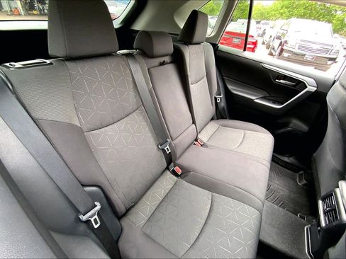 Used 2021 Toyota RAV4 XLE w/ Convenience Package FWD image 20