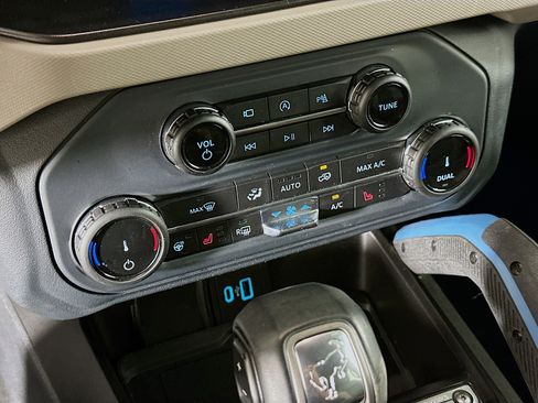 Used 2022 Ford Bronco Wildtrak image 24