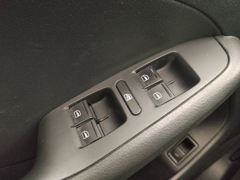 Used 2015 Volkswagen Jetta S image 27