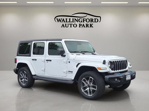 Used 2024 Jeep Wrangler Unlimited w/ Convenience Group AWD/4WD image 6