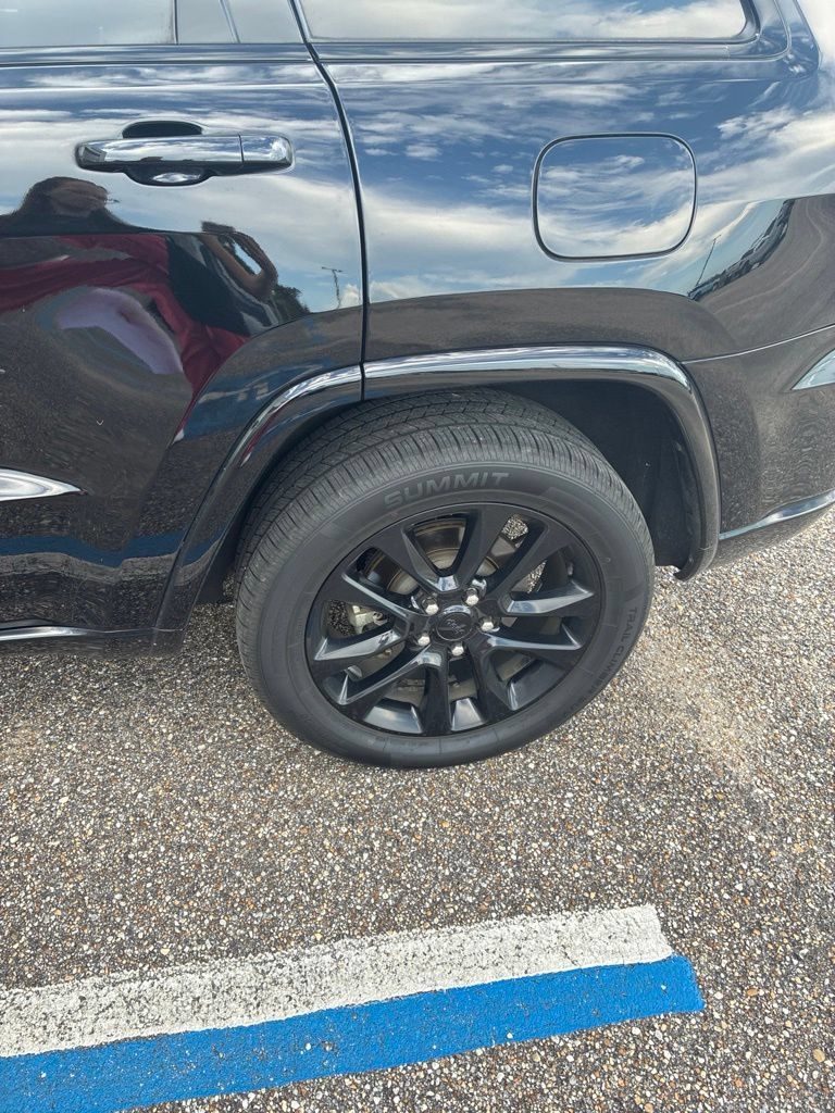 Used 2021 Jeep Grand Cherokee Laredo X RWD image 3
