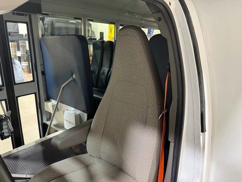 Used 2019 Chevrolet Express 3500 w/ School Bus Package image 33