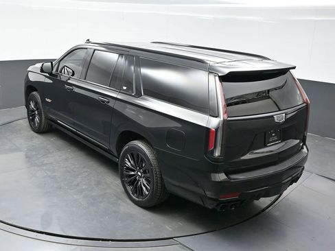 Certified 2024 Cadillac Escalade ESV V w/ LPO, ONYX Package AWD/4WD image 31
