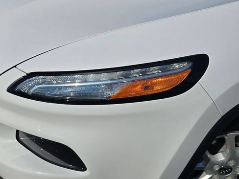 Used 2018 Jeep Cherokee Latitude FWD image 20