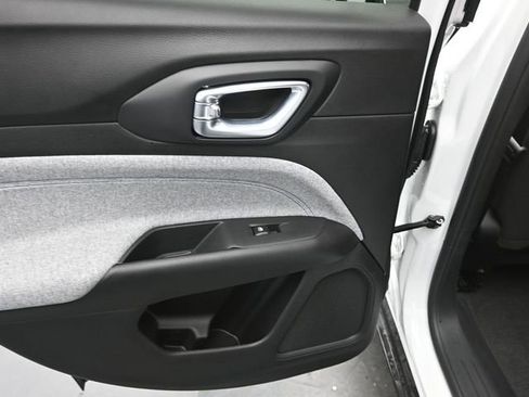 Used 2025 Jeep Compass Sport w/ Mopar Graphics Package image 21