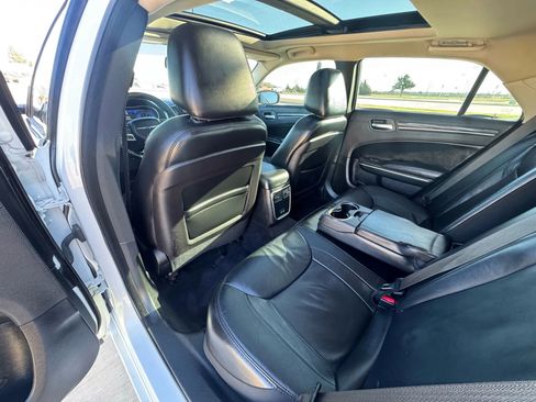 Used 2017 Chrysler 300 Limited w/ Value Package image 30