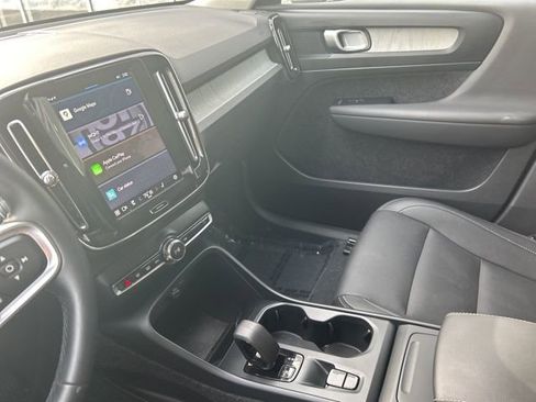 Certified 2025 Volvo XC40 B5 Core image 18