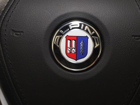 Used 2022 BMW ALPINA B7 xDrive w/ Luxury Rear Seating Package image 75