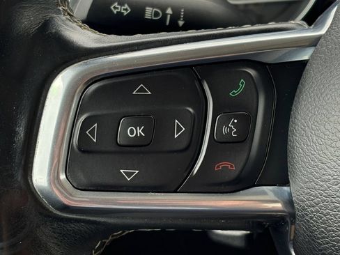Used 2019 Jeep Wrangler Unlimited Sahara AWD/4WD image 17