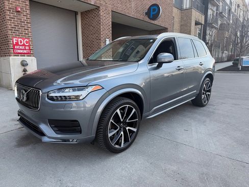 Used 2020 Volvo XC90 T6 Momentum w/ Protection Package Premier image 3