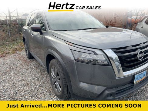 Used 2025 Nissan Pathfinder SV image 1
