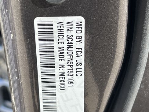 Used 2023 Jeep Compass Latitude image 35