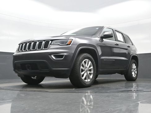 Used 2021 Jeep Grand Cherokee Laredo w/ Security & Convenience Group AWD/4WD image 25
