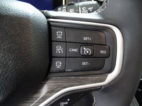 Certified 2022 Jeep Wagoneer Series III w/ Premium Group I image 8