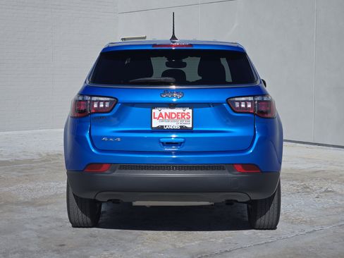 Used 2023 Jeep Compass Sport image 7