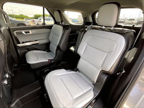 Used 2021 Ford Explorer XLT w/ Equipment Group 202A RWD image 19