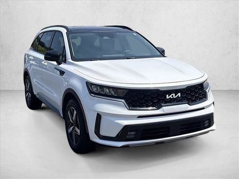 Used 2022 Kia Sorento EX w/ Panoramic Sunroof Package FWD image 3