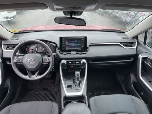 Used 2021 Toyota RAV4 LE image 16