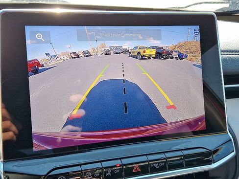 Used 2025 Jeep Compass Limited image 19