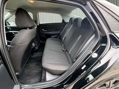 Used 2023 Hyundai Elantra SEL image 25