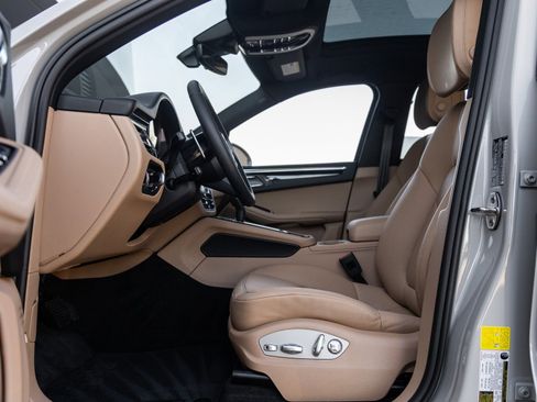 New 2026 Porsche Macan AWD/4WD image 24