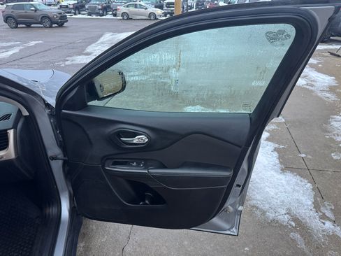 Used 2014 Jeep Cherokee Sport w/ Cold Weather Group image 16