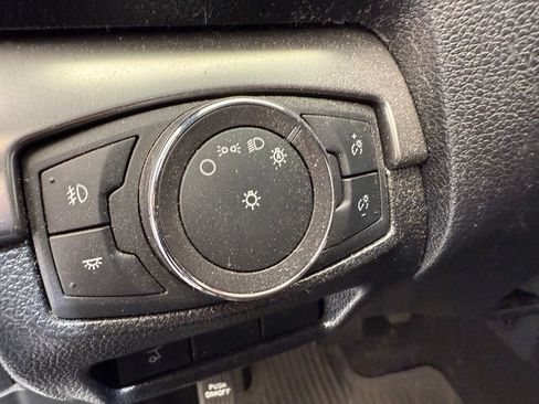 Used 2019 Ford Explorer XLT w/ Equipment Group 202A FWD image 16