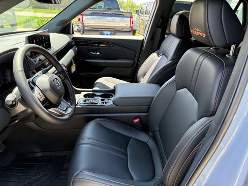 Certified 2026 Honda Pilot TrailSport image 15