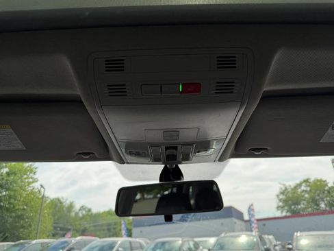 Used 2020 Volkswagen Tiguan SE w/ Panoramic Sunroof Package AWD/4WD image 24
