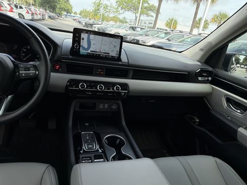 Used 2025 Honda Pilot Touring image 31
