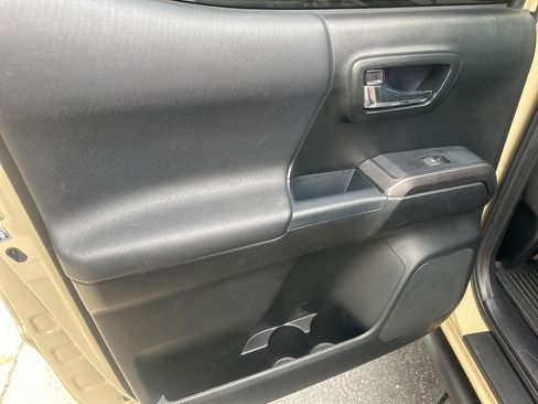 Used 2017 Toyota Tacoma TRD Off-Road w/ Premium & Technology Package image 29