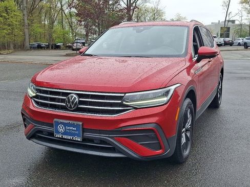 Certified 2024 Volkswagen Tiguan SE w/ Panoramic Sunroof Package AWD/4WD image 4