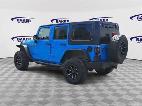 Used 2018 Jeep Wrangler Unlimited Rubicon w/ Connectivity Group image 5