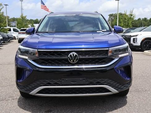 Certified 2024 Volkswagen Taos SE w/ Panoramic Sunroof Package AWD/4WD image 3