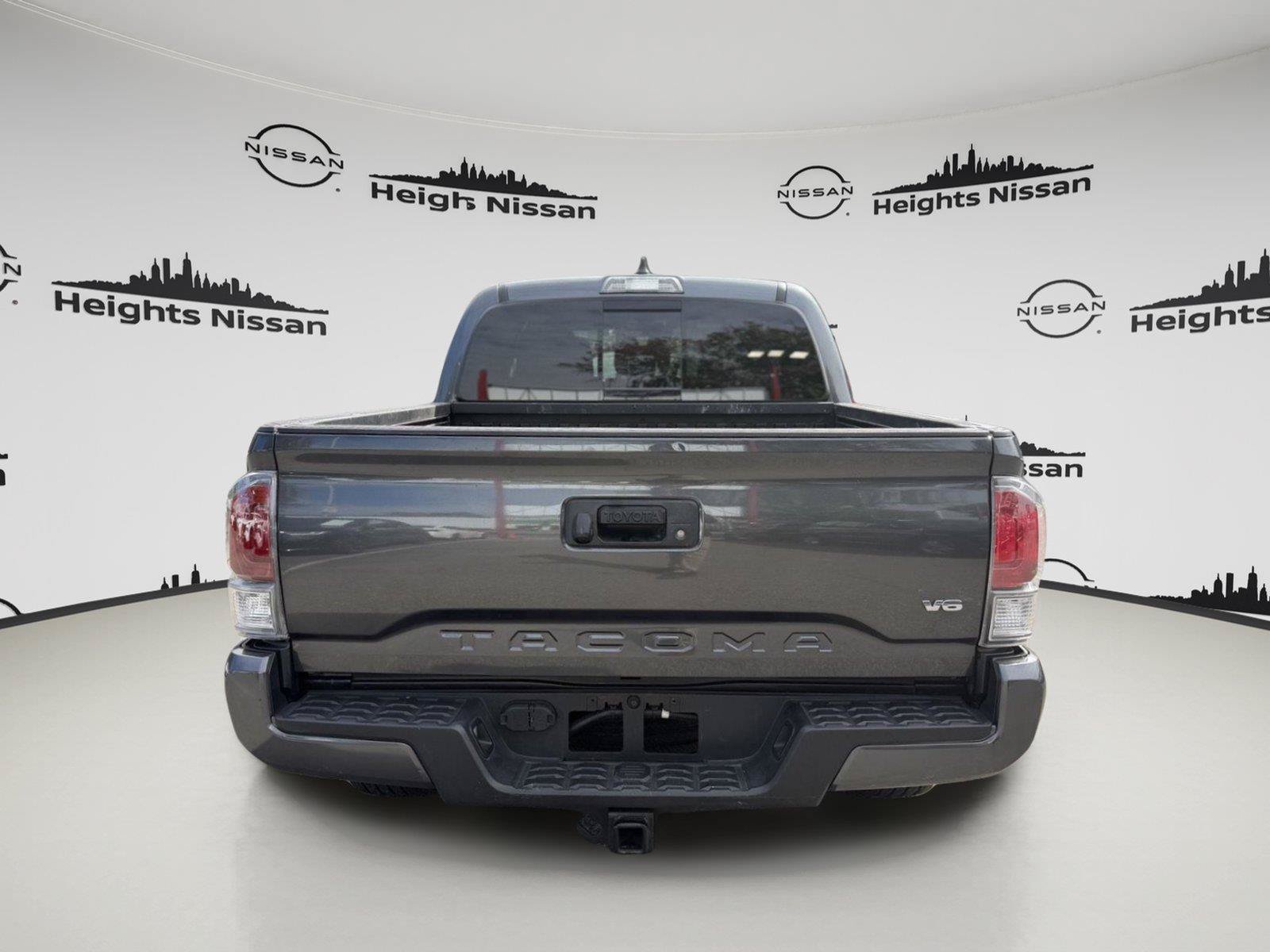 Used 2022 Toyota Tacoma TRD Sport AWD/4WD image 4