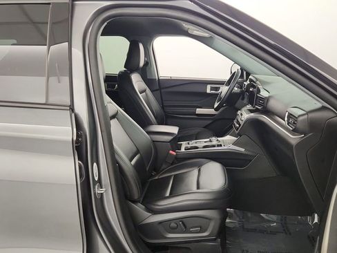 Used 2022 Ford Explorer XLT w/ Equipment Group 202A image 31