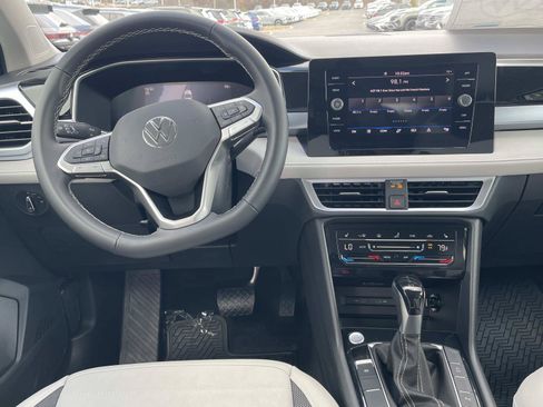 New 2026 Volkswagen Taos SE FWD image 14