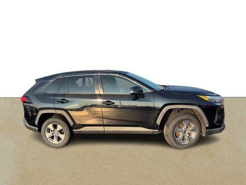 Certified 2022 Toyota RAV4 XLE FWD image 2