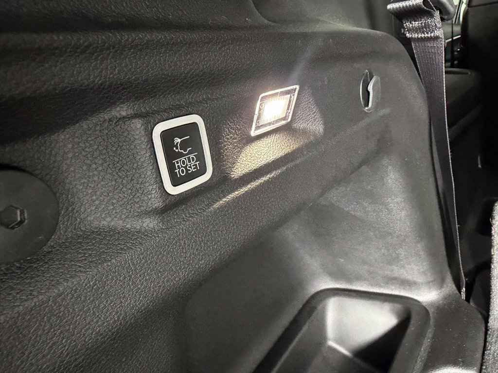 Used 2024 Jeep Grand Cherokee L Altitude RWD image 21