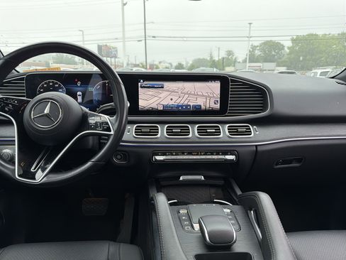 Used 2025 Mercedes-Benz GLE 450e 4MATIC w/ Winter Package image 30