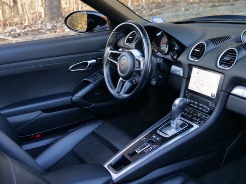 Used 2018 Porsche 718 Boxster S image 11