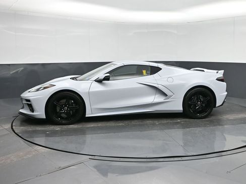 Used 2021 Chevrolet Corvette Stingray Preferred Cpe w/ Z51 Performance Package RWD image 4