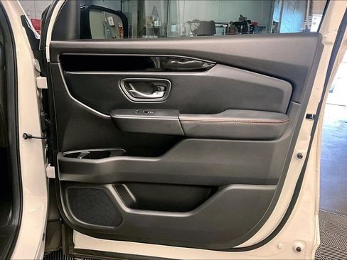 Used 2025 Honda Pilot TrailSport image 25
