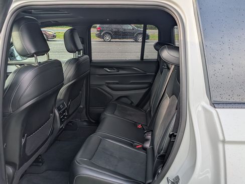Used 2025 Jeep Grand Cherokee Altitude AWD/4WD image 14