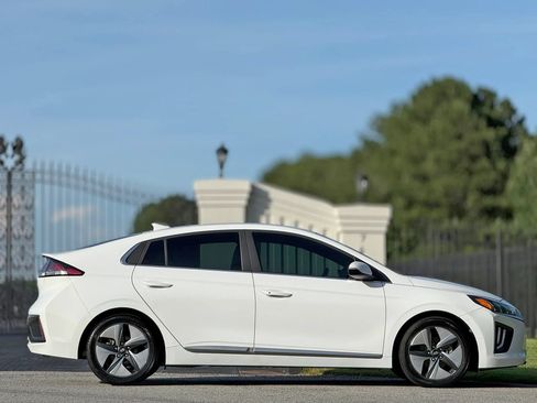 Used 2022 Hyundai Ioniq SEL FWD image 6