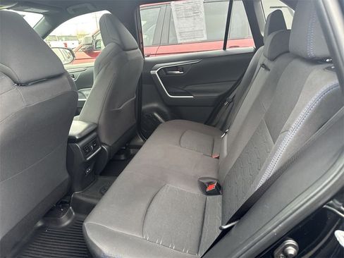 Used 2022 Toyota RAV4 SE image 29