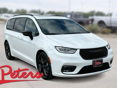 Used 2025 Chrysler Pacifica Limited