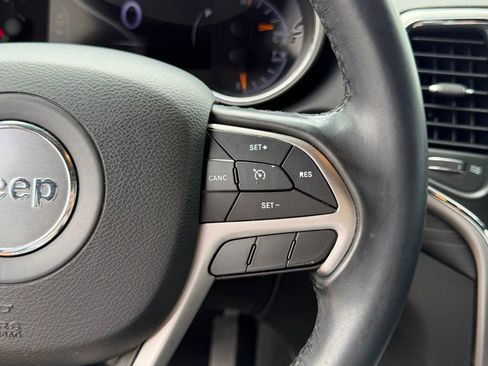Used 2020 Jeep Grand Cherokee Laredo RWD image 19