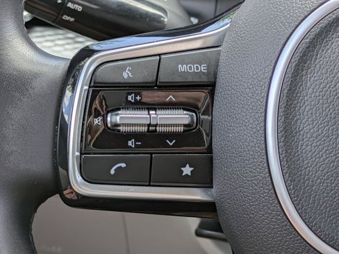 Certified 2024 Kia Carnival LX FWD image 20